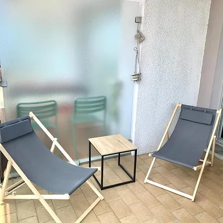 Lägenhet Sur Le Port Apercu Mer. *
