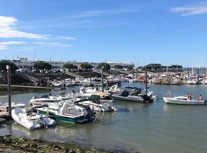 Sur Le Port Apercu Mer. Apartment