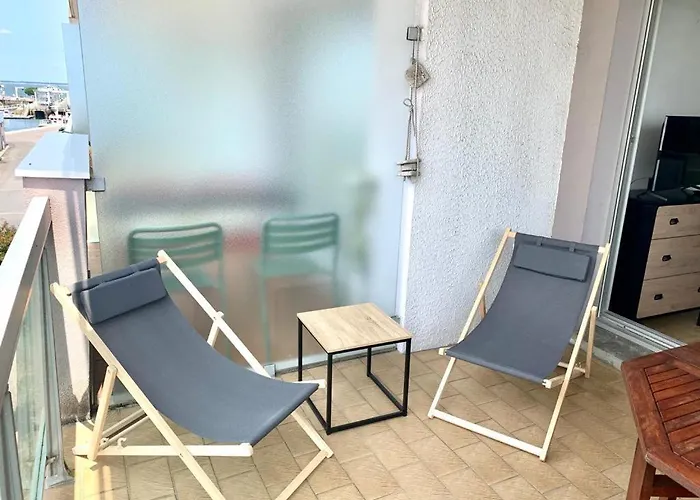 Apartment Sur Le Port Apercu Mer. *